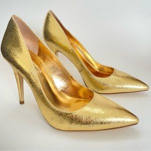 BCBGeneration Gold Pumps